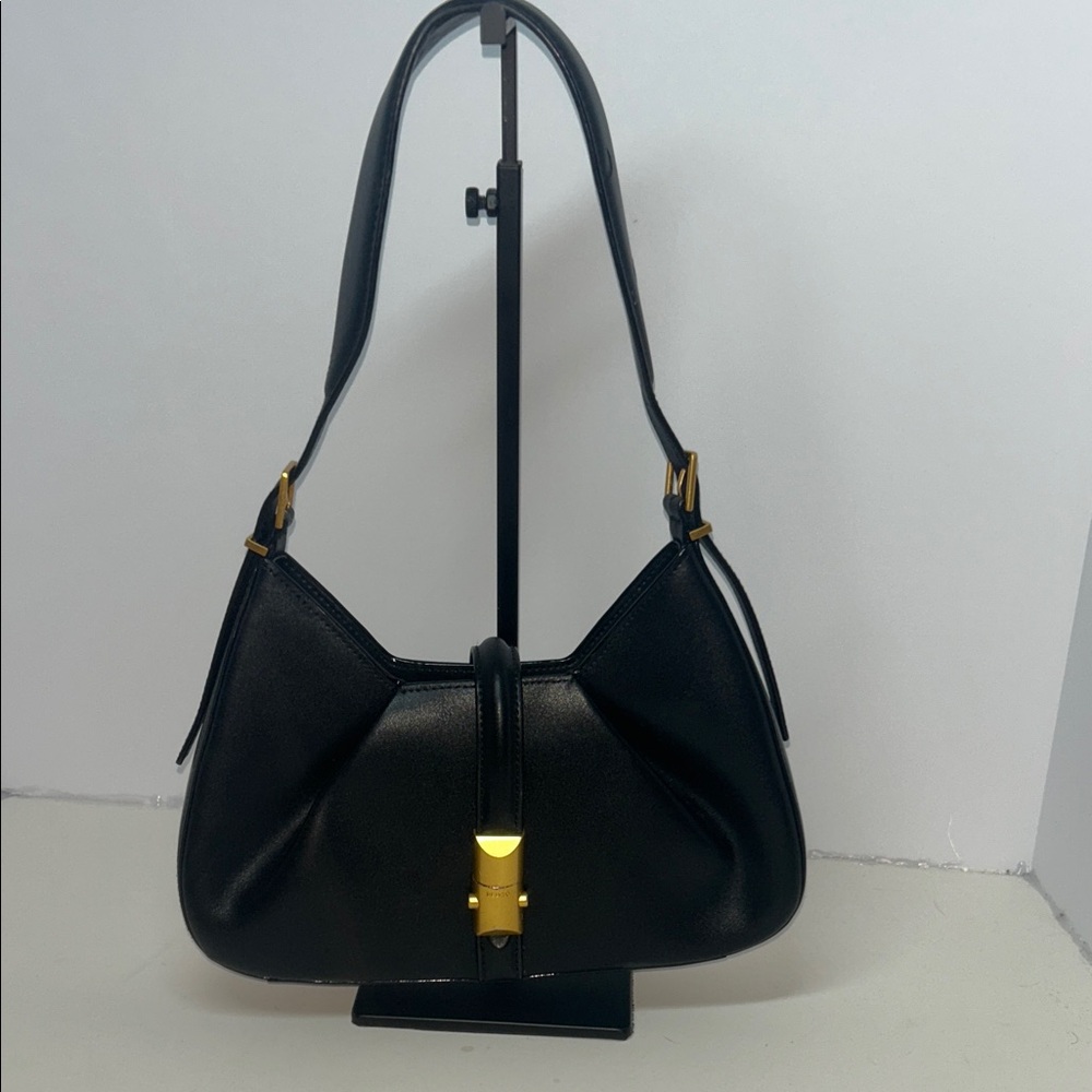 Chic Black Leather Shoulder Bag